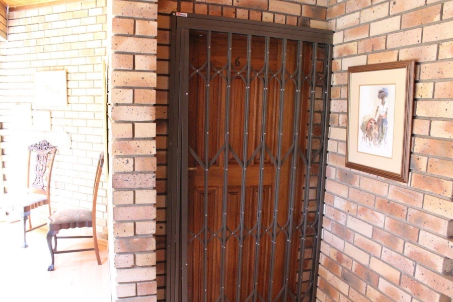 6 Bedroom Property for Sale in Van Der Hoff Park North West
